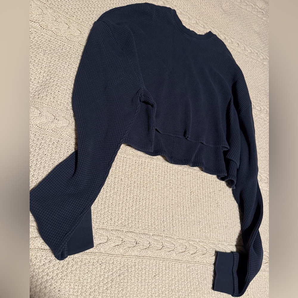 Hudson oversized waffle weave cropped raglan sweatshirt. Medium - Picture 11 of 13